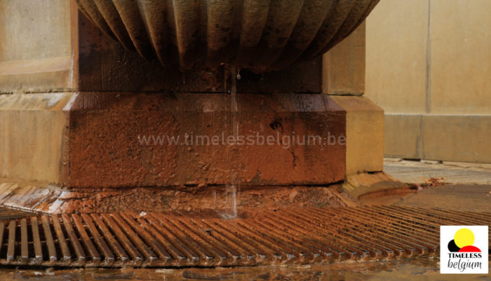 Drinking fountain with iron rich water