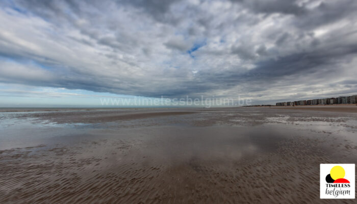 Wide beach of the belgian coast