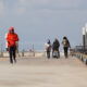 Sun, sport and fun : walking and running along the Nieuwpoort pier - static real time