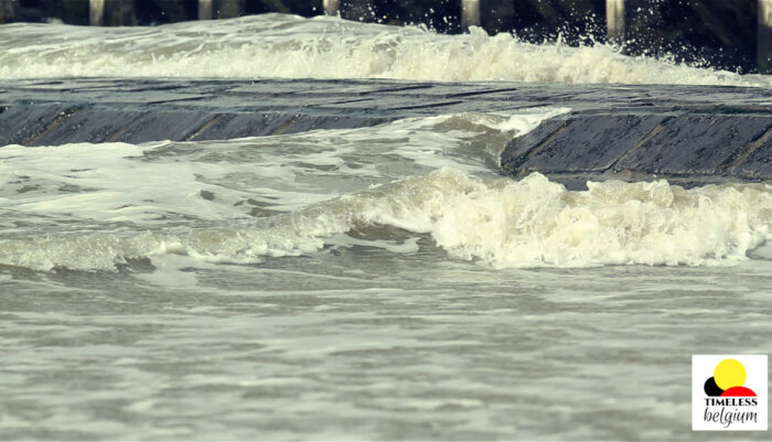 North Sea, high tide in Nieuwpoort