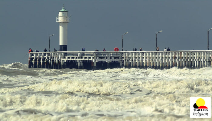 Nieuwpoort pier in the wind